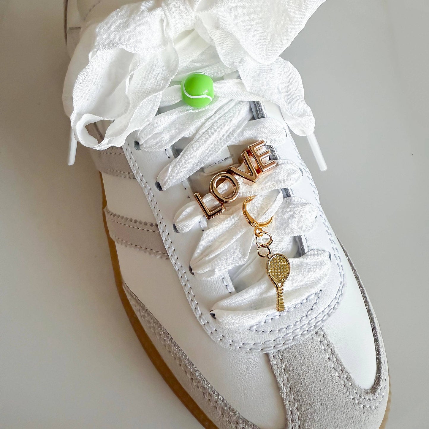 Leo & Lee – Tennis Sneaker Charm Set