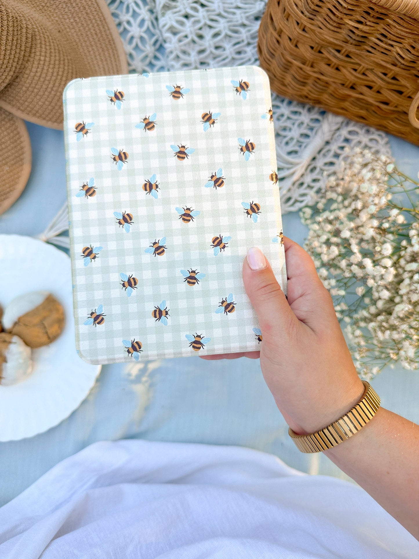 Gingham Bees | Kindle Case