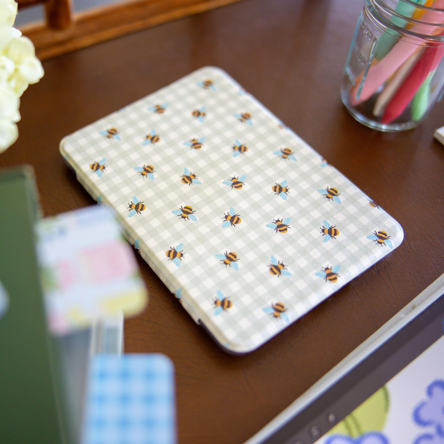 Gingham Bees | Kindle Case