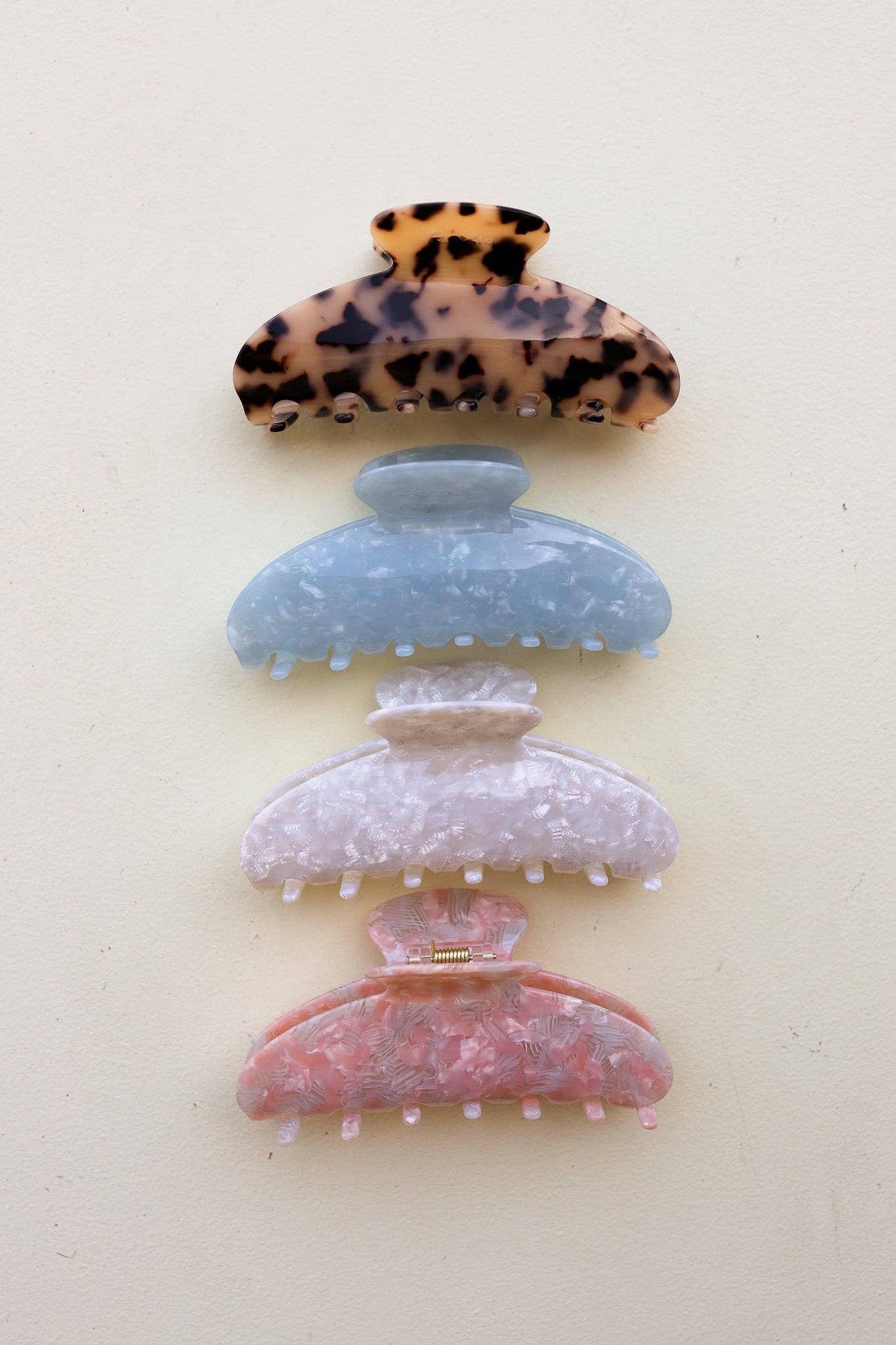 OVERSIZED ACETATE CLAW (4 COLORS)