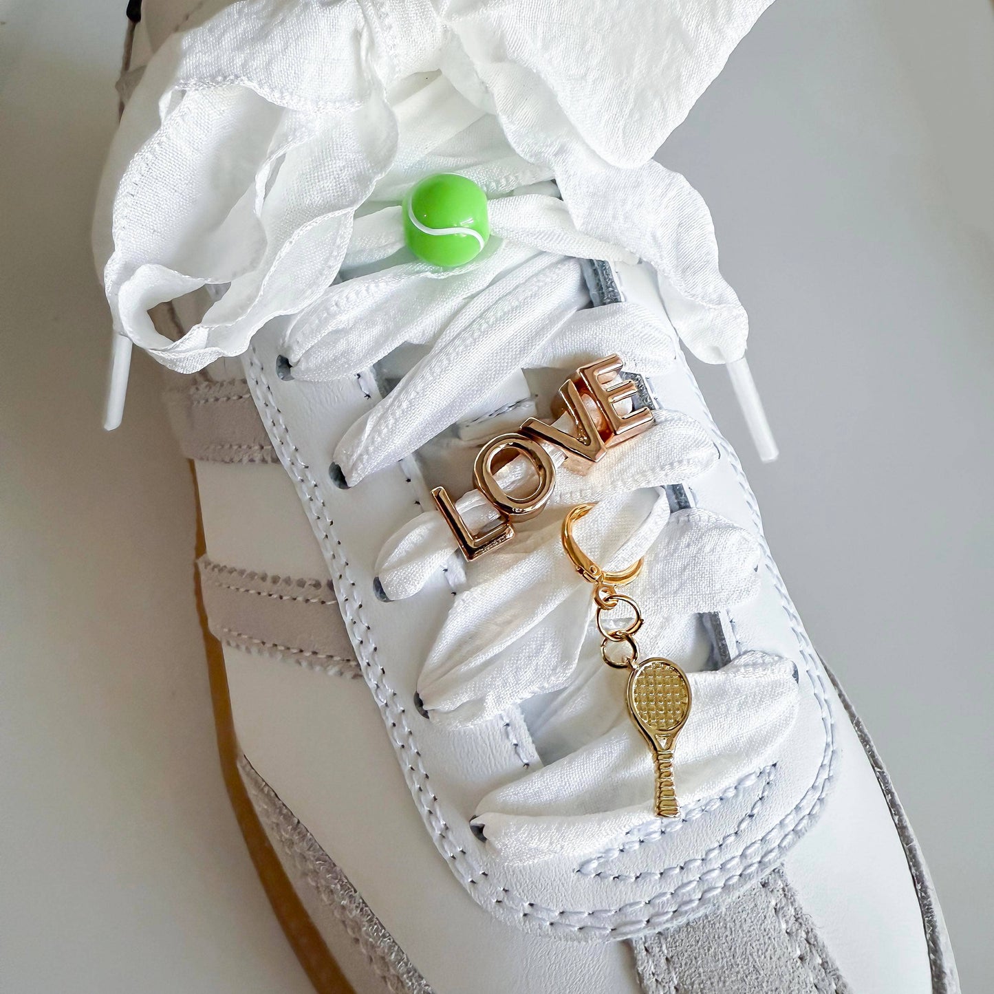 Leo & Lee – Tennis Sneaker Charm Set